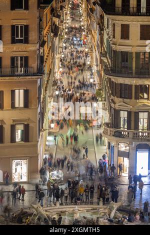 Via Condotti beliebte Luxuseinkaufsstraße bei Nacht. Rom, Italien Stockfoto