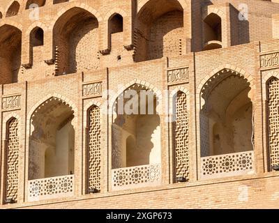 Soltan Sanjar Mausoleum, Merv, Turkmenistan bei Sonnenuntergang - Nahaufnahme der Bögen Stockfoto