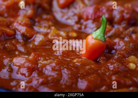 Ungarischer Gulasch in einer Pfanne Stockfoto