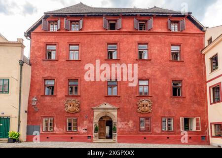 Das Alchemistenhaus an der Siroka-Straße 77 aus der Renaissance-Zeit in Český Krumlov. Český Krumlov ist eine Stadt in der südböhmischen Region der Tschechischen Republik Stockfoto