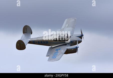 Vintage Miles M65 Gemini, G-AKHP Flugzeuge im Flug. Stockfoto