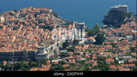 Altstadt von Dubrovnik Stadtmauern und Forts Lovrijenac, Bokar und Minčeta Stockfoto