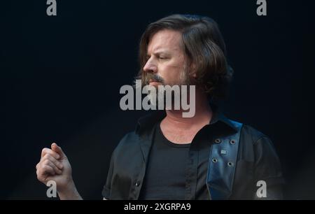 Auftritt der Rockformation ZZ-Top , auf Burg Clam im Bezirk Perg in Oberösterreich, am 03.07.2024. Das Bild zeigt den Bassisten Dylan Wilson. im Konzert der Rockformation Richie Kotzen auf Burg Clam 2024 - Auftritt der Rockformation ZZ-Top , auf Burg Clam im Bezirk Perg in Oberösterreich, am 03.07.2024. *** Auftritt der Rockband ZZ Top auf der Burg Clam im oberösterreichischen Bezirk Perg, am 03 07 2024 zeigt das Bild den Bassisten Dylan Wilson beim Konzert der Rockband Richie Kotzen auf Burg Clam 2024 Performance der Rockband ZZ Top auf Burg Clam im Stadtteil per Stockfoto