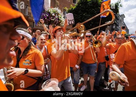 Dortmund, Deutschland. Juli 2024. DORTMUND, niederländische Fans in Dortumund, 10-07-2024, niederländische Fans in der Innenstadt von dortmund vor dem Spiel gegen England. Oranje Legioen, Credit: Pro Shots/Alamy Live News Stockfoto