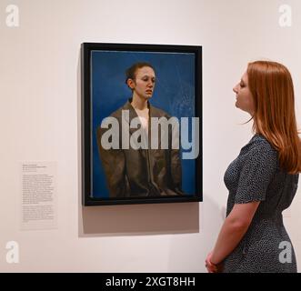 Antony Williams gab als Gewinner des Herbert Smith Freehills Portrait Award 2024 bekannt, dass der gefeierte Malwettbewerb der National Portrait Gallery dank der Unterstützung des neuen Headline-Sponsors Herbert Smith Freehills zum zweiundvierzigsten Jahr zurückkehren wird. Rebecca Orcutt gewinnt den Young Artist Award für ihr Selbstporträt Before IT’s Ruined (oder an Unrealisierte Mean Side). Die Ausstellung ist vom 11. Juli bis 27. Oktober 2024 kostenlos. Stockfoto