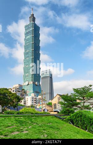 Taipei, Taiwan - 26. April 2019: Fantastischer Blick auf Taipei 101 (Taipei World Financial Center) in der Innenstadt. Stockfoto