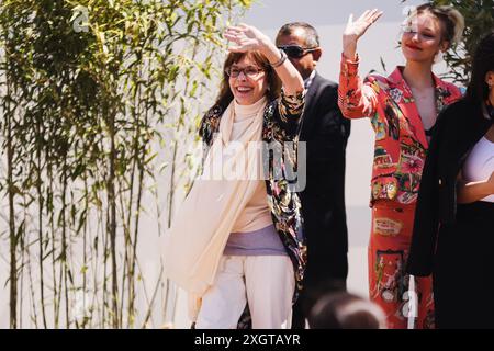 Talia Shire trifft am 17. Mai 2024 beim Fotoaufruf von Megalopolis während des 77. Festivals de Cannes in Cannes ein (Foto: Alessandro Bremec/NurPhoto). Stockfoto