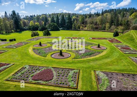 Formeller Garten, bekannt als The Shawl in Drumlanrig Castle and Gardens in der Nähe von Thornhill in Dumfries and Galloway, Schottland, Großbritannien Stockfoto