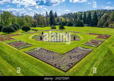 Formeller Garten, bekannt als The Shawl in Drumlanrig Castle and Gardens in der Nähe von Thornhill in Dumfries and Galloway, Schottland, Großbritannien Stockfoto