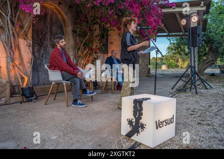 Joan Tomàs Martínez, Joan Navarro und Raquel Santanera, Gedichte und Weine im Weingut Can Majoral, Fundació Mallorca Literària, Algaida, Ma Stockfoto