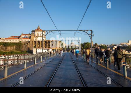 Porto, Portugal - 15. Juni 2024; Obergeschoss der Dom-Luis-Brücke über den Fluss Douro. Stockfoto