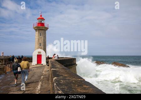 Porto, Portugal - 16. Juni 2024; Leuchtturm Farolim de Felgueiras in Foz do Douro in Porto Stockfoto