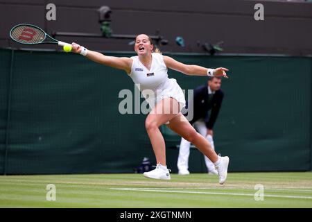 Wimbledon, London, Großbritannien. Juli 2024. Jelena Ostapenko während ihres Viertelfinalspiels gegen Barbora Krejicikova heute in Wimbledon. Quelle: Adam Stoltman/Alamy Live News Stockfoto