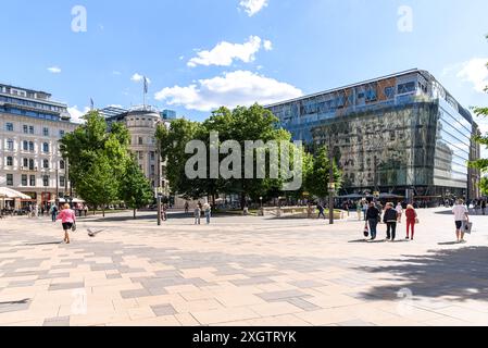 Vorosmarty ter (Platz) in Budapest an einem Frühlingnachmittag Stockfoto