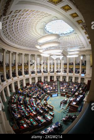 Brüssel, Belgien Juli 2024. Bild einer Plenartagung der Kammer im Bundesparlament in Brüssel am Mittwoch, den 10. Juli 2024. BELGA PHOTO VIRGINIE LEFOUR Credit: Belga News Agency/Alamy Live News Stockfoto