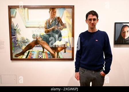 T Mia Miller von Oliver Bederman (Bild ). Herbert Smith Freehills Portrait Award 2024, National Portrait Gallery, London, Großbritannien Stockfoto