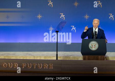 Washington, Usa. Juli 2024. U. US-Präsident Joe Biden hält während der Eröffnungszeremonie für den 75. Jahrestag des NATO-Gipfels im Andrew W. Mellon Auditorium am 9. Juli 2024 in Washington, DC Credit: Oliver Contreras/White House Photo/Alamy Live News Stockfoto