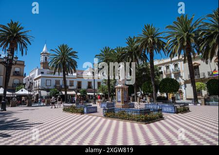 Blick auf die Plaza de la Laguna in Ayamonte, einer Stadt nahe der Grenze zu Portugal an der Mündung des Guadiana-Flusses. Stockfoto