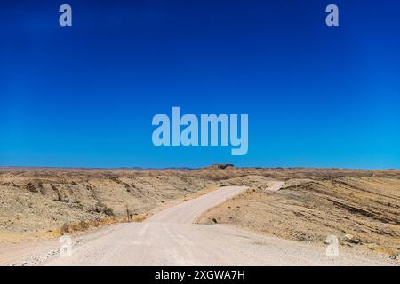 C 26 Schotterstraße in der Namib-Wüste, Namibia Stockfoto