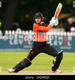 Cheltenham, Vereinigtes Königreich, 10. Juli 2024. Sarah Bryce, die Blaze beim Rachael Heyhoe Flint Trophy Match zwischen Western Storm und Blaze spielte. Quelle: Robbie Stephenson/Western Storm/Alamy Live News Stockfoto