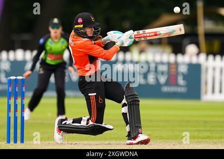 Cheltenham, Vereinigtes Königreich, 10. Juli 2024. Sarah Bryce, die Blaze beim Rachael Heyhoe Flint Trophy Match zwischen Western Storm und Blaze spielte. Quelle: Robbie Stephenson/Western Storm/Alamy Live News Stockfoto