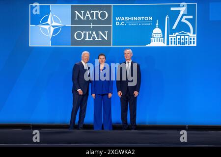 Washington DC, USA 20240710. NATO-Generalsekretär Jens Stoltenberg, US-Präsident Joe Biden und dänische Premierministerin Mette Frederiksen während eines Gruppenfotos beim NATO-Gipfel in Washington. Foto: Javad Parsa / NTB Stockfoto