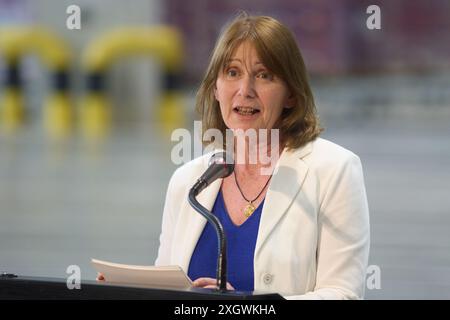 Popesti-Leordeni, Rumänien. 10. Juli 2024: Kathleen Kavalec, Botschafterin der Vereinigten Staaten in Rumänien, spricht während der Eröffnung des automatisierten PepsiCo-Lagers, einer Veranstaltung, die den Abschluss eines Investitionsprojekts im Wert von über 100 Millionen Dollar markiert. Quelle: Lucian Alecu/Alamy Live News Stockfoto