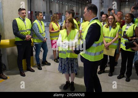 Popesti-Leordeni, Rumänien. 10. Juli 2024: Kathleen Kavalec (C), Botschafterin der Vereinigten Staaten in Rumänien, nimmt an der Eröffnung des automatisierten PepsiCo-Lagers Teil, eine Veranstaltung, die den Abschluss eines Investitionsprojekts im Wert von über 100 Millionen Dollar markiert. Quelle: Lucian Alecu/Alamy Live News Stockfoto