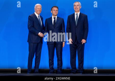 Washington DC, USA 20240710. NATO-Generalsekretär Jens Stoltenberg, US-Präsident Joe Biden und französischer Präsident Emmanuel Macron während eines Gruppenfotos auf dem NATO-Gipfel in Washington. Foto: Javad Parsa / NTB Stockfoto