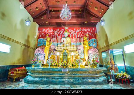 AYUTTHAYA, THAILAND - 5. MAI 2019: Das Buddha-Bild im Tempel Ubosot des Wat Yai Chai Mongkhon, am 5. Mai in Ayutthaya Stockfoto