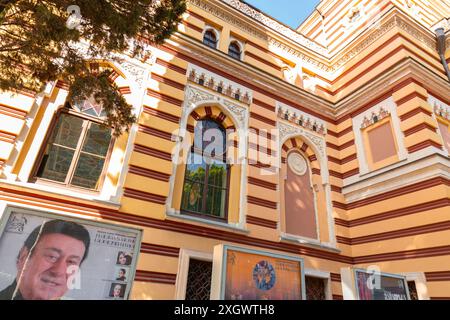 Tiflis, GEO, 23. Juni 2024: Georgian National Opera and Ballet Theater in der Rustaveli Avenue. Gegründet 1851, eines der ältesten in Osteuropa und West Stockfoto