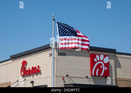 Shoreview, Minnesota. Chick-Fil-A.. Chick-Fil-A ist eine amerikanische Fast-Food-Restaurantkette, die sich auf Hühnchen-Sandwiches spezialisiert hat. Stockfoto