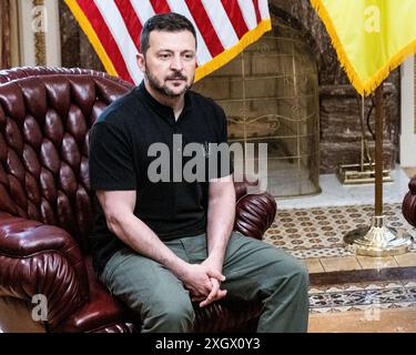 Washington, Usa. Juli 2024. Ukrainischer Präsident Wolodymyr Zelenskyy bei einem Treffen mit dem Sprecher des Repräsentantenhauses im Kapitol in Washington DC (Foto: Michael Brochstein/SIPA USA) Credit: SIPA USA/Alamy Live News Stockfoto