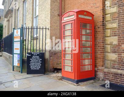 Ein Zitat aus der Magna Carta, der Großen Charta der Freiheiten, von der eine Originalkopie im nahe gelegenen Lincoln Castle, Lincoln, Lincolnshire, Großbritannien, aufbewahrt wird Stockfoto