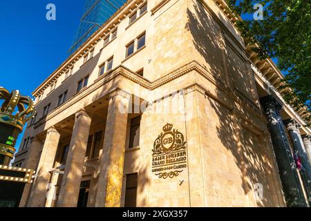 Tiflis, Georgien - 23. JUNI 2024: Das Grand Bellagio Tbilisi ist ein Hotel und Kasino an der Rustaveli Avenue in Tiflis, Georgien. Stockfoto