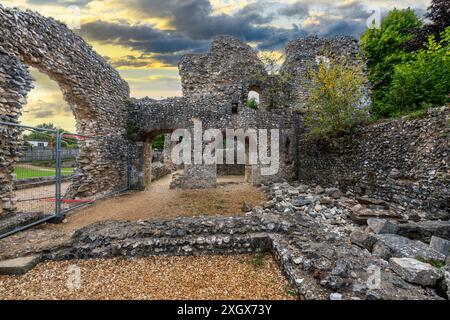 Die Ruinen des mittelalterlichen Wolvesey Castle, der Old Bishop's Palace aus dem Jahr 970 n. Chr. im historischen Zentrum von Winchester, Hampshire, England, Großbritannien Stockfoto