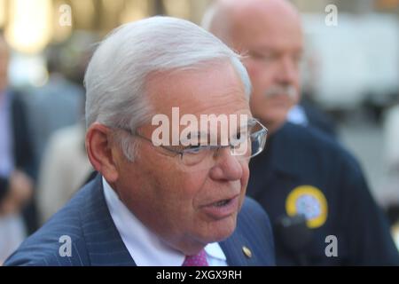 New York, USA. Juli 2024. Senator Robert Menendez verlässt das SDNY-Gericht und nähert sich dem Ende der abschließenden Argumente in seinem Prozess wegen Bestechung in Ägypten und Katar. Quelle: Matthew Russell Lee/Alamy Live News Stockfoto