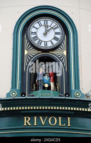 Rivoli Juweliere Schweizer Stil Drehuhr in St. Helier Stockfoto