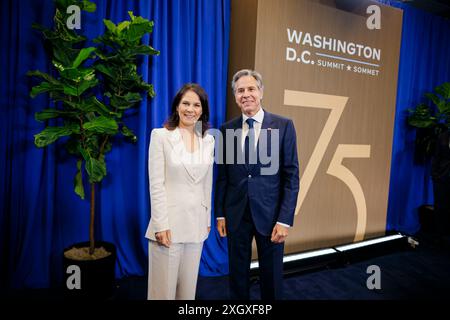 Washington, Vereinigte Staaten. Juli 2024. NATO-Gipfel in Washington. Bundesaußenministerin Annalena Baerbock (Allianz 90/die Grünen) trifft auf Antony Blinken, Staatssekretärin der Vereinigten Staaten von Amerika. Washington, 10. Juli 2024. Fotografiert im Auftrag des Auswärtigen Amtes Credit: dpa/Alamy Live News Stockfoto