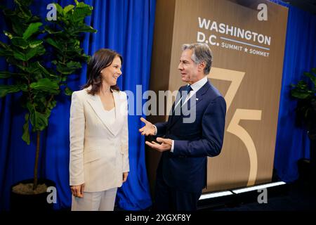 Washington, Vereinigte Staaten. Juli 2024. NATO-Gipfel in Washington. Bundesaußenministerin Annalena Baerbock (Allianz 90/die Grünen) trifft auf Antony Blinken, Staatssekretärin der Vereinigten Staaten von Amerika. Washington, 10. Juli 2024. Fotografiert im Auftrag des Auswärtigen Amtes Credit: dpa/Alamy Live News Stockfoto