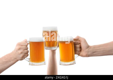 Hände mit Becher Bier auf weißem Hintergrund Stockfoto