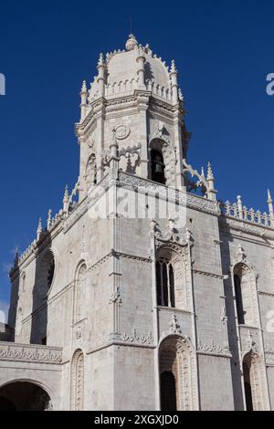 Mosteiro dos Jeronimos, das ehemalige Kloster des Ordens des Heiligen Jerome im gotischen Manuelinstil, in der Nähe des Tejo, Lissabon, Portugal. Stockfoto