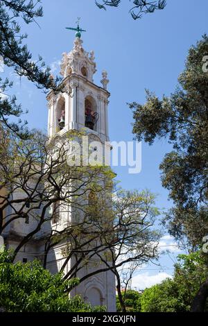 Die Basilica da Estrela, die historische neoklassische Kirche im Zentrum von Lissabon, Portugal. Stockfoto