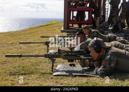 Republik Korea marschiert vor einem Scharfschützenbereich auf der Marine Corps Base Hawaii, während Übung Rim of the Pacific 2024, 6. Juli. 29 Nationen, 40 Überlandschiffe, drei U-Boote, 14 nationale Landstreitkräfte, mehr als 150 Flugzeuge und 25.000 Mitarbeiter nehmen vom 27. Juni bis 1. August an der RIMPAC Teil. RIMPAC ist die weltweit größte internationale Übung im Seeverkehr und bietet eine einzigartige Schulungsmöglichkeit. Gleichzeitig werden kooperative Beziehungen zwischen den Teilnehmern gefördert und aufrechterhalten, die für die Sicherheit der Seeschiffe und die Sicherheit auf den Weltmeeren von entscheidender Bedeutung sind. Stockfoto