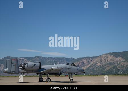 Ein A-10 Thunderbolt II aus dem 124th Fighter Wing der Idaho Air National Guard sitzt am 11. Juni 2024 auf der Fluglinie der Hill Air Force Base in Utah. Das Flugzeug wartete auf den Flug während einer Übung zur Evaluierung des Waffensystems. (Foto der U.S. Air National Guard von Senior Master Sgt. Joshua C. Allmaras) Stockfoto