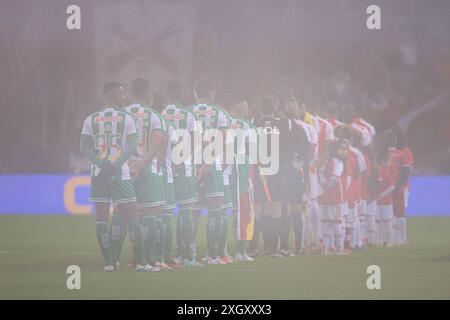 Porto Alegre, Brasilien. Juli 2024. RS - PORTO ALEGRE - 10/07/2024 - COPA DO BRASIL 2024, INTERNACIONAL x JUVENTUDE - INTERNACIONAL Spieler und Juventude Spieler profilierten vor dem Spiel im Beira-Rio Stadion für die Copa do Brasil 2024 Meisterschaft. Foto: Maxi Franzoi/AGIF (Foto: Maxi Franzoi/AGIF/SIPA USA) Credit: SIPA USA/Alamy Live News Stockfoto