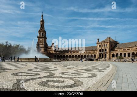 Detail der Plaza de España, ein architektonisches Ensemble im Park María Luisa in der Stadt Sevilla (Andalusien, Spanien). Stockfoto