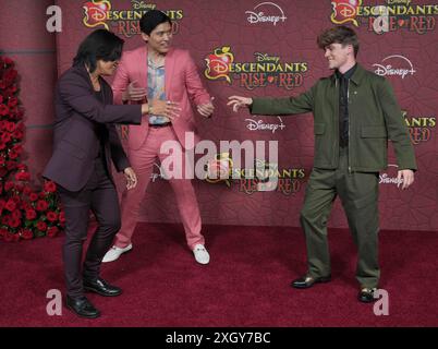 Los Angeles, USA. Juli 2024. (L-R) Tristan Padil, Paolo Montalbán und Peder Lindell bei The Disneys NACHKOMMEN: THE RISE OF RED World Premiere am Mittwoch in den Walt Disney Studios? Juli 2024. (Foto: Sthanlee B. Mirador/SIPA USA) Credit: SIPA USA/Alamy Live News Stockfoto