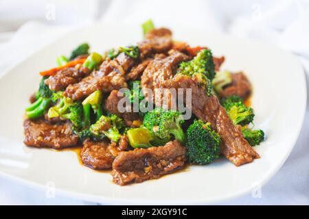 Blick auf einen Teller Rindfleisch-Brokkoli. Stockfoto