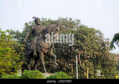 Chhatrapati Shivaji Maharaj Statue am Gateway of India, Maharashtra, Indien Stockfoto